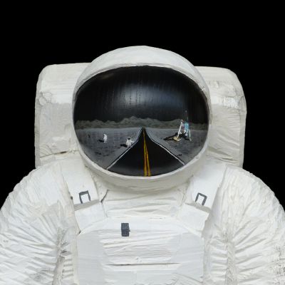 Spaceman_on_t_road_visier.jpg