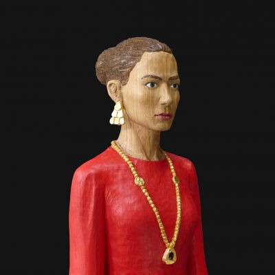 woman_w_r_dress_hzoom.jpg