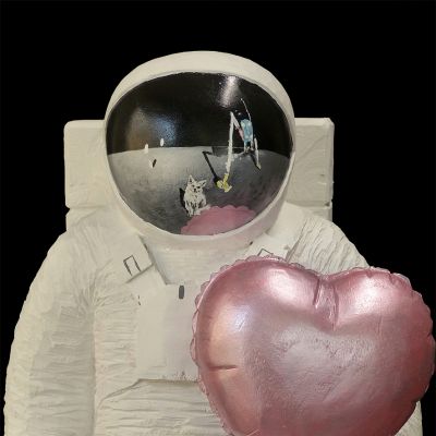 Spaceman_w_fox_and_heart_Vi.jpg
