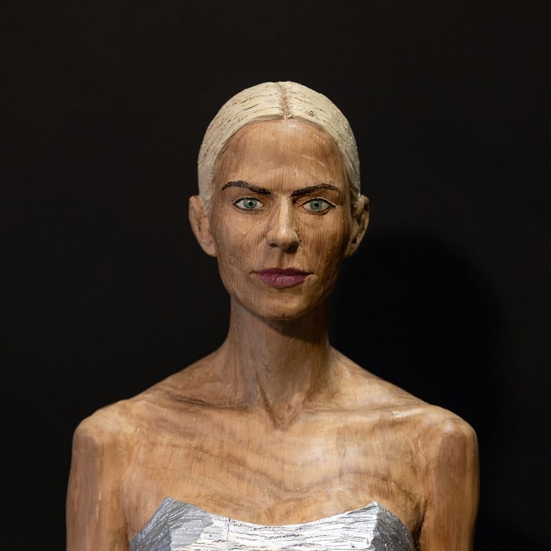 woman_w_silver_d.jpg