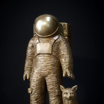 Spaceman_with_fox_bronze_unb_hl.jpg