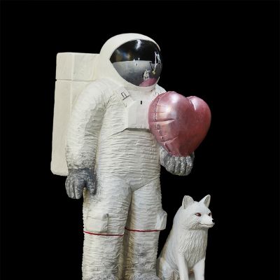 Spaceman_w_fox_and_heart_sr.jpg